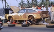 Celica załogi Andersson Liddon podczas serwisu na trasie 11 Rallye Bandama Cote dIvoire 1979